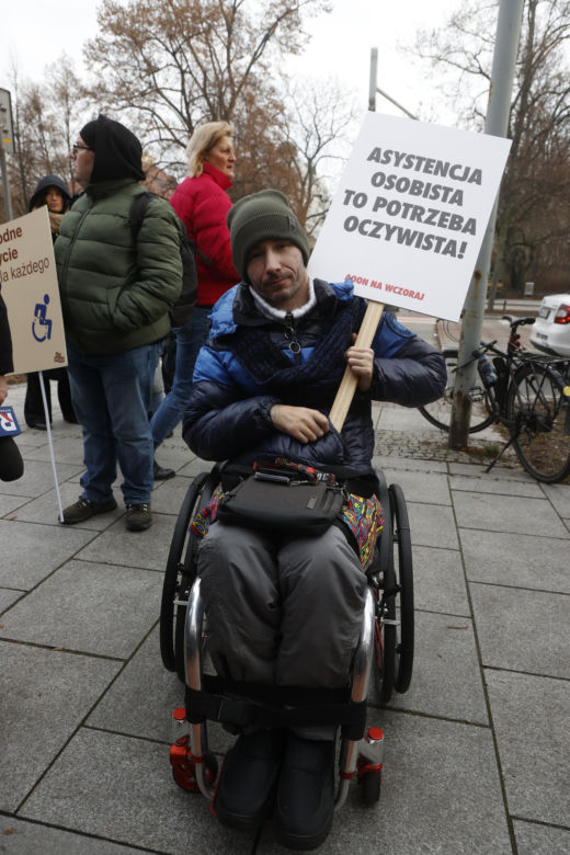Protest osób z niepełnosprawnościami pod Kancelarią Premiera