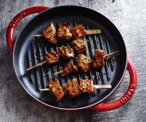 Patelnia grillowa Staub z linii Cherry - żeliwna