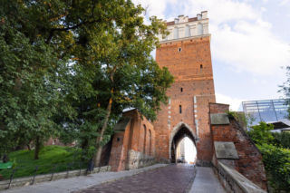 Jedna z najsłynniejszych bram w Polsce. Ponad 130 schodów prowadzi do pięknej panoramy