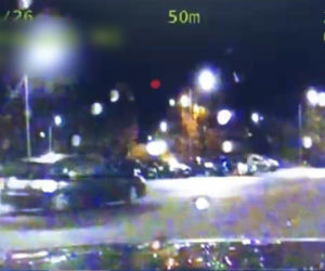 Szaleńcza jazda z pasażerami w bagażniku! Wyczyn kierowcy przerwała policja