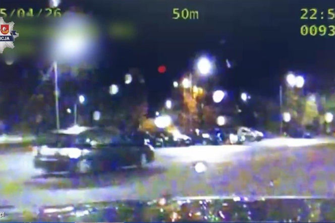 Szaleńcza jazda z pasażerami w bagażniku! Wyczyn kierowcy przerwała policja