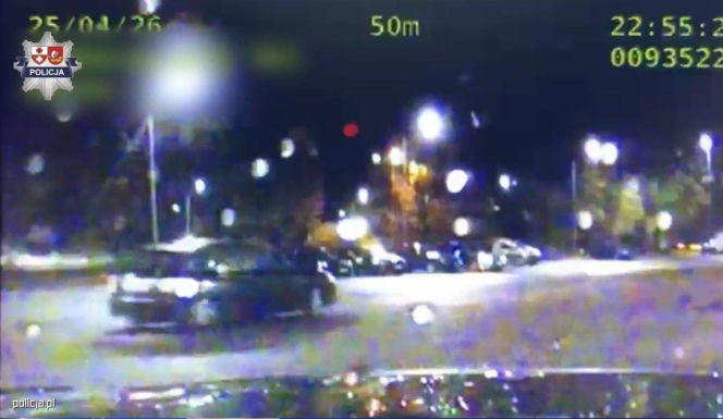 Szokujące popisy na ulicach Elbląga. 20-latek driftował Subaru z pasażerami w bagażniku