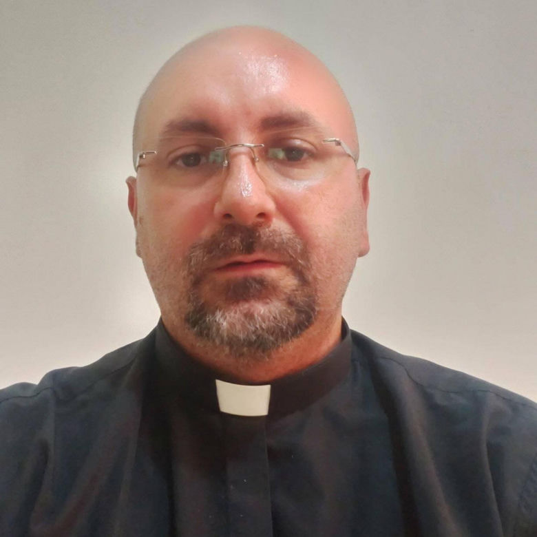 Krzyż zabił księdza podczas mszy. Wszystko nagrano