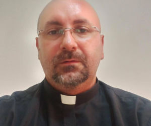 Krzyż zabił księdza podczas mszy. Wszystko nagrano