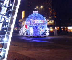 Iluminacja świąteczna na pl. Lotników