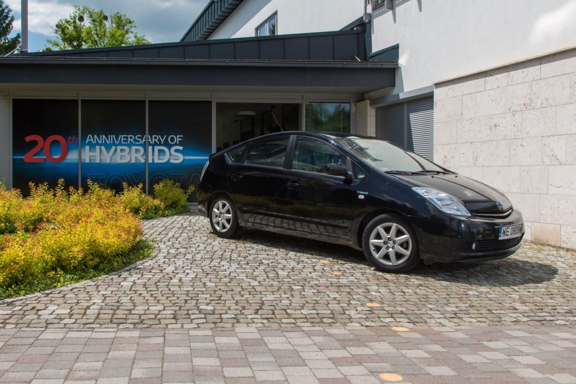Toyota Prius Hybrid II generacja