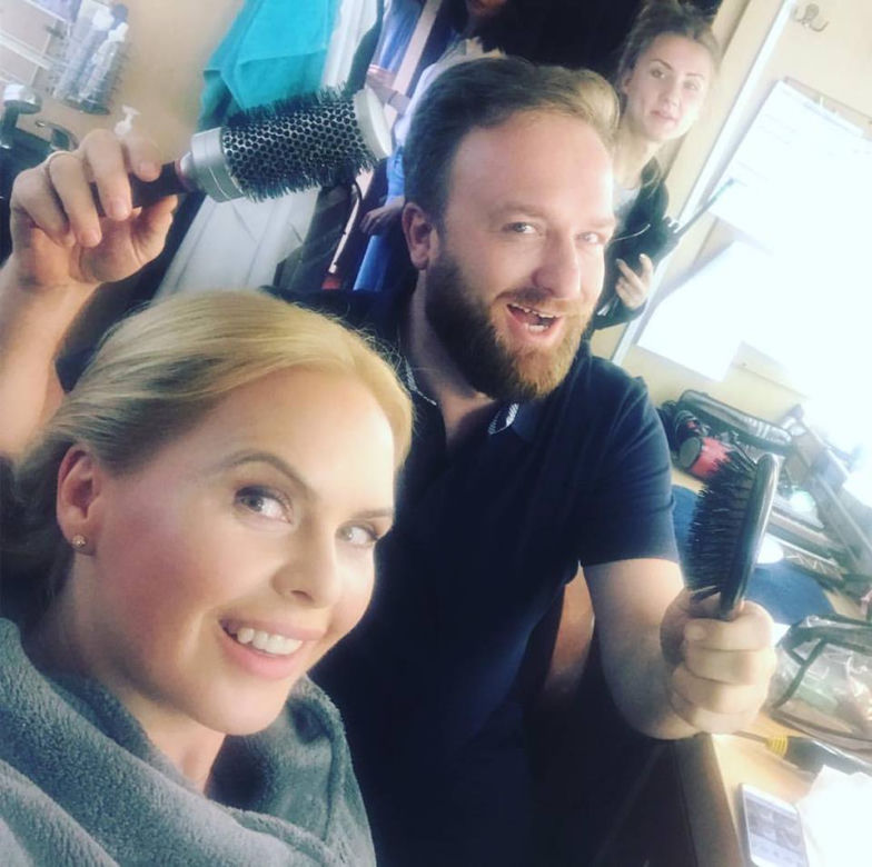 Magdalena Stużyńska i Bartek Kasprzykowski na planie serialu "Przyjaciółki" 10