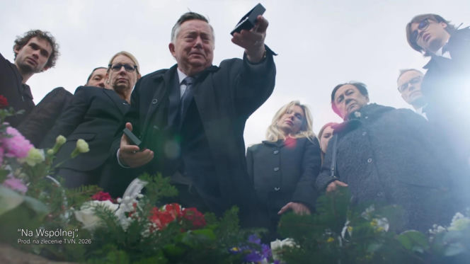 Na Wspólnej, odc. 4268. Włodek (Mieczysław Hryniewicz), Monika (Sylwia Gliwa), Renata (Marta Jankowska), Sławek (Mariusz Słupiński), Żaneta (Anna Guzik),Helena (Małgorzata Peczyńska), Damian (Waldemar Błaszczyk), Kajtek (Mikołaj Szostek)
