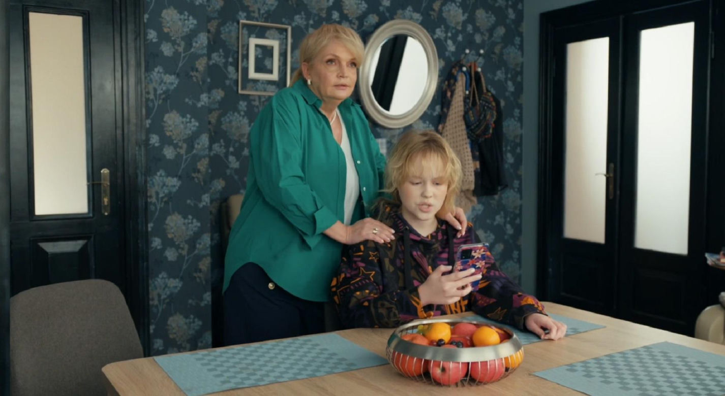 	Barwy szczęścia ostatni odcinek 3202 finał sezonu. Emilka (Jessica Frankiewicz), Małgorzata (Adrianna Biedrzyńska)