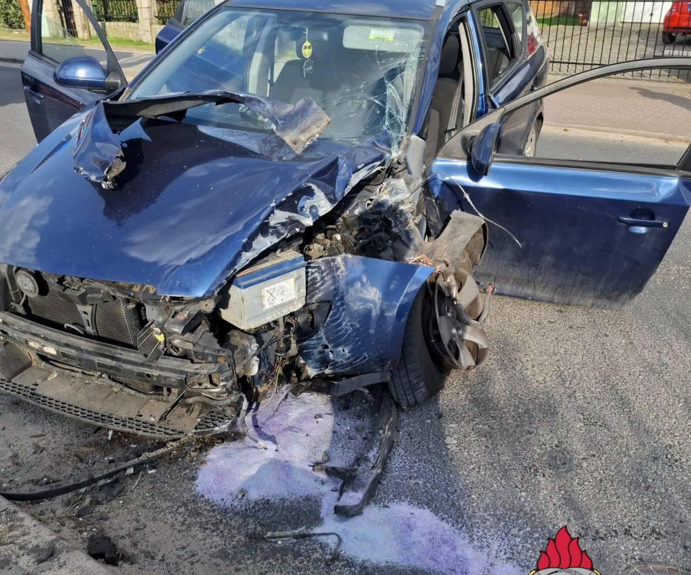 Roztrzaskana Kia w Toruniu. Zaskakujące tło wypadku. Zdjęcia mówią wszystko
