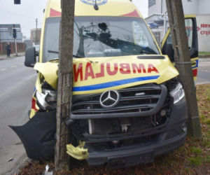 Prawo jazdy miał jeden dzień i skasował karetkę