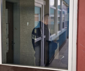 Wbił nóż w brzuch żony bo podejrzewał ją o zdradę