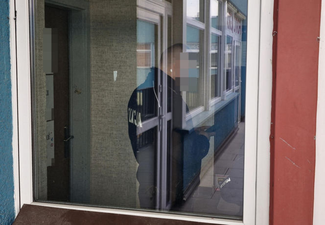 Wbił nóż w brzuch żony bo podejrzewał ją o zdradę