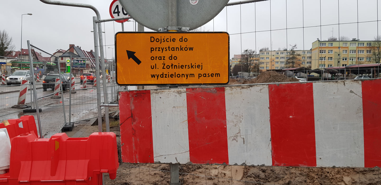 Błoto, dziury i kałuże