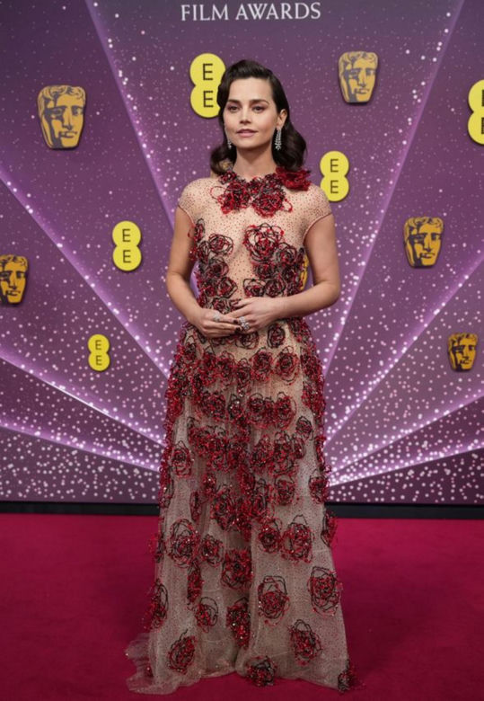 Gwiazdy przebrane za abażury na Bafta. Kto się popisał najlepszą kreacją?