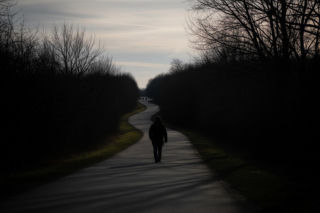 Nauka o życiu. W jakim wieku dopada nas największy egzystencjalny dół?