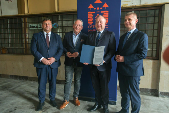 Koniec z ruiną w centrum miasta. Historyczny dworzec w Ostrowcu zyska drugie życie