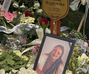 Grób Nikoli Węgłowskiej utonął w kwiatach