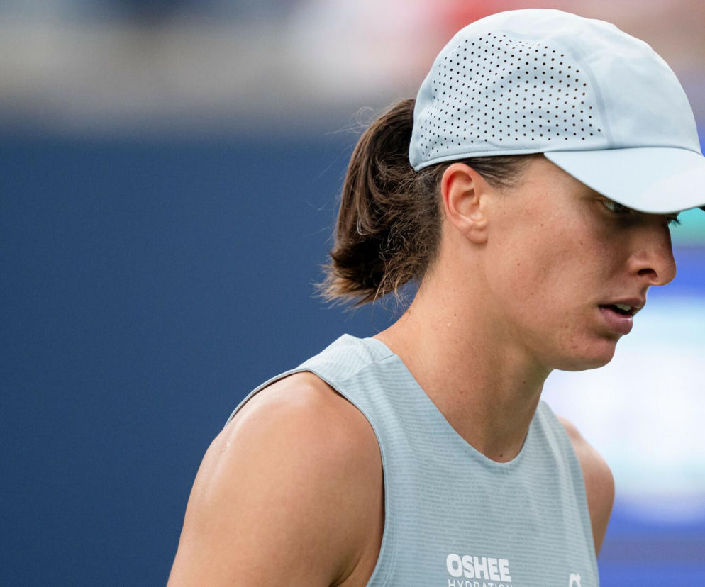 Iga Świątek w czapce z daszkiem. O jej meczu z Dianą Sznajder w WTA Toronto przeczytasz na SE Supersport.