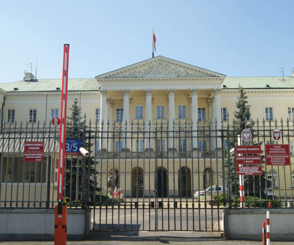 Majówka 2022. Czy urzędy będą czynne 2 maja