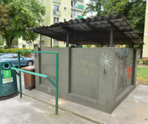 Altanka śmieciowa przy ul. Świętosławskiej 7