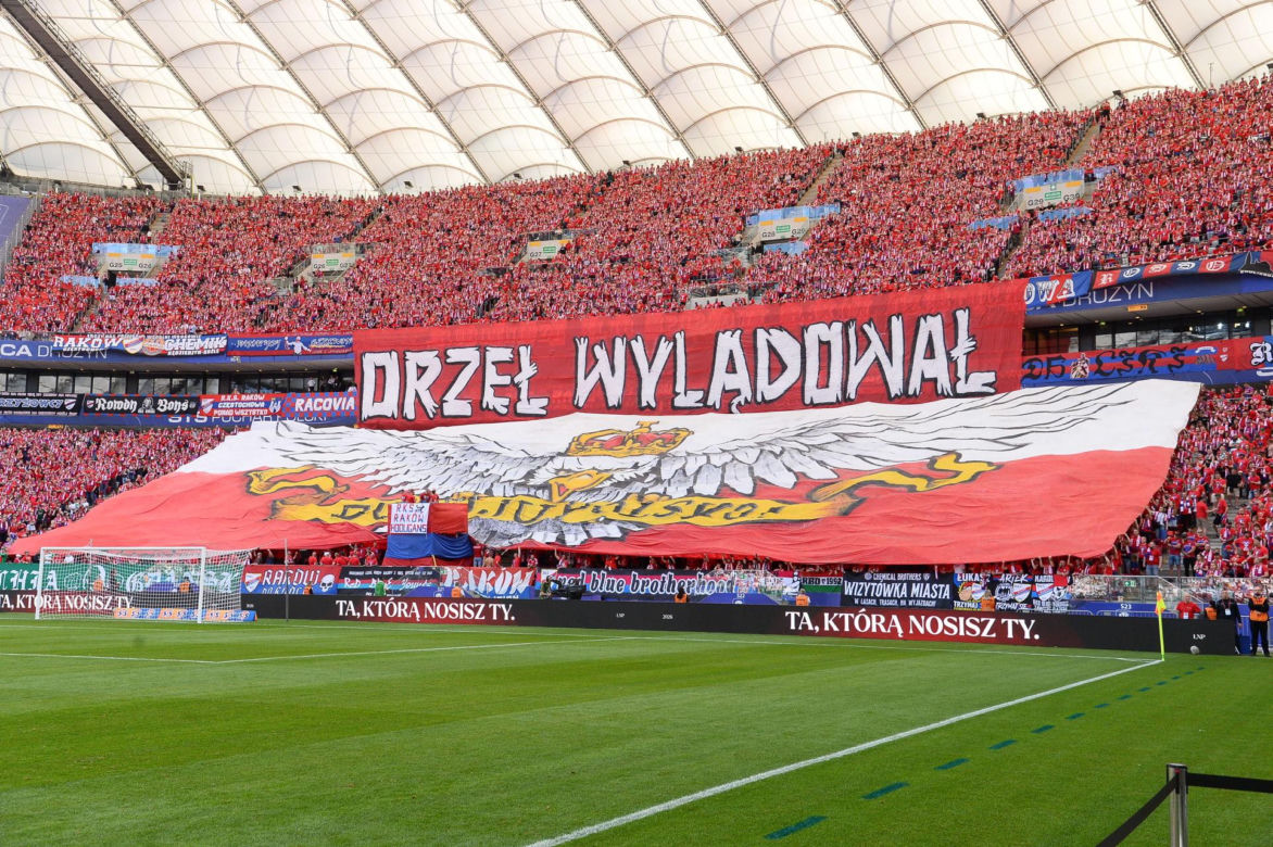Karol Nawrocki wśród kibiców. Tak wyglądał na meczu