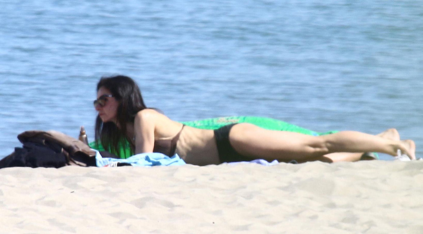 Marta Kaczyńska z mężem i synem na plaży