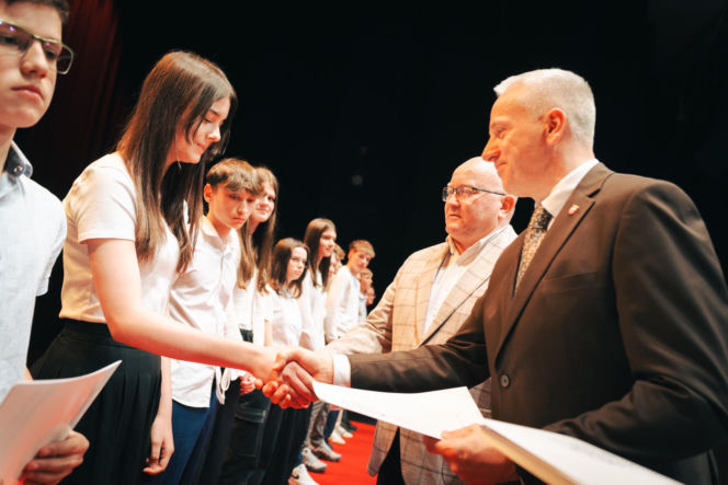 Najzdolniejsi uczniowie odebrali stypendia Prezydenta Miasta Siedlce