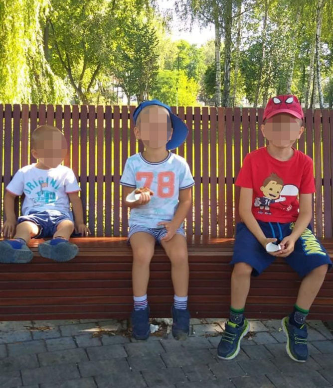 Zadźgała troje dzieci, spaliła się z nimi w domu?