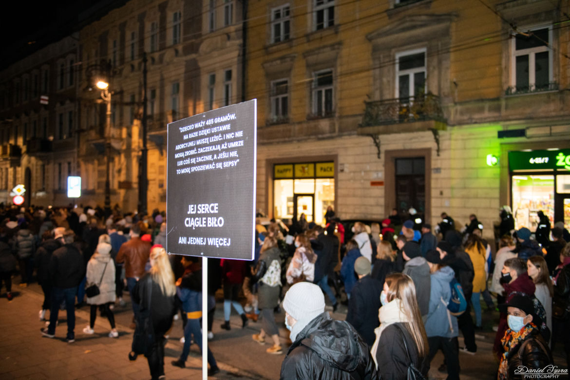 Kraków: "Ani jednej więcej". Protest po śmierci ciężarnej Izabeli z Pszczyny