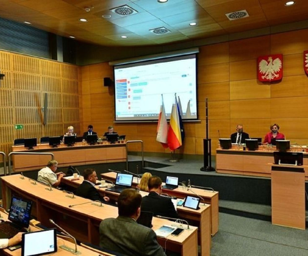 Wyciekła nowa treść deklaracji małopolskiego sejmiku. Duże zmiany