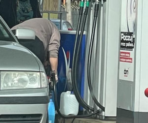 Ukraińscy pogranicznicy mają spore problemy z odprawą uchodźców uciekających przed wojną