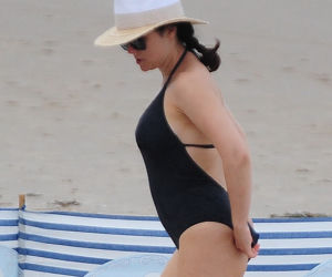 Kasia Cichopek z rodziną na plaży