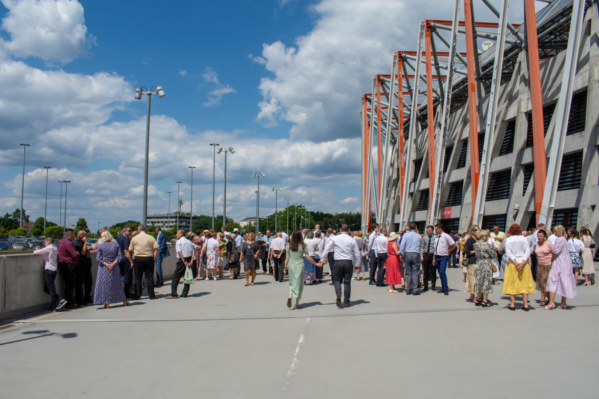 Białystok. Kongres Świadków Jehowy zgromadził tłumy na Stadionie Miejskim