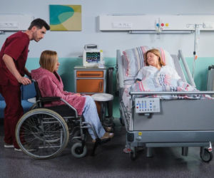 Pierwsza miłość odc. 4140: Marysia (Aneta Zając), Teresa (Ewa Skibińska), Kacper (Damian Kulec)