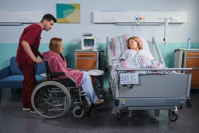 Pierwsza miłość odc. 4140: Marysia (Aneta Zając), Teresa (Ewa Skibińska), Kacper (Damian Kulec)