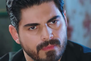 Streszczenie 57. odcinka tureckiego serialu Panna młoda. Derya tuszuje porwanie, a Cihan chce prawdy