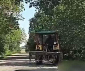 Pijany traktorzysta jechał zygzakiem. Świadkowie odebrali 70-latkowi kluczyki