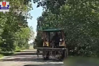 Pijany traktorzysta jechał zygzakiem. Świadkowie odebrali 70-latkowi kluczyki