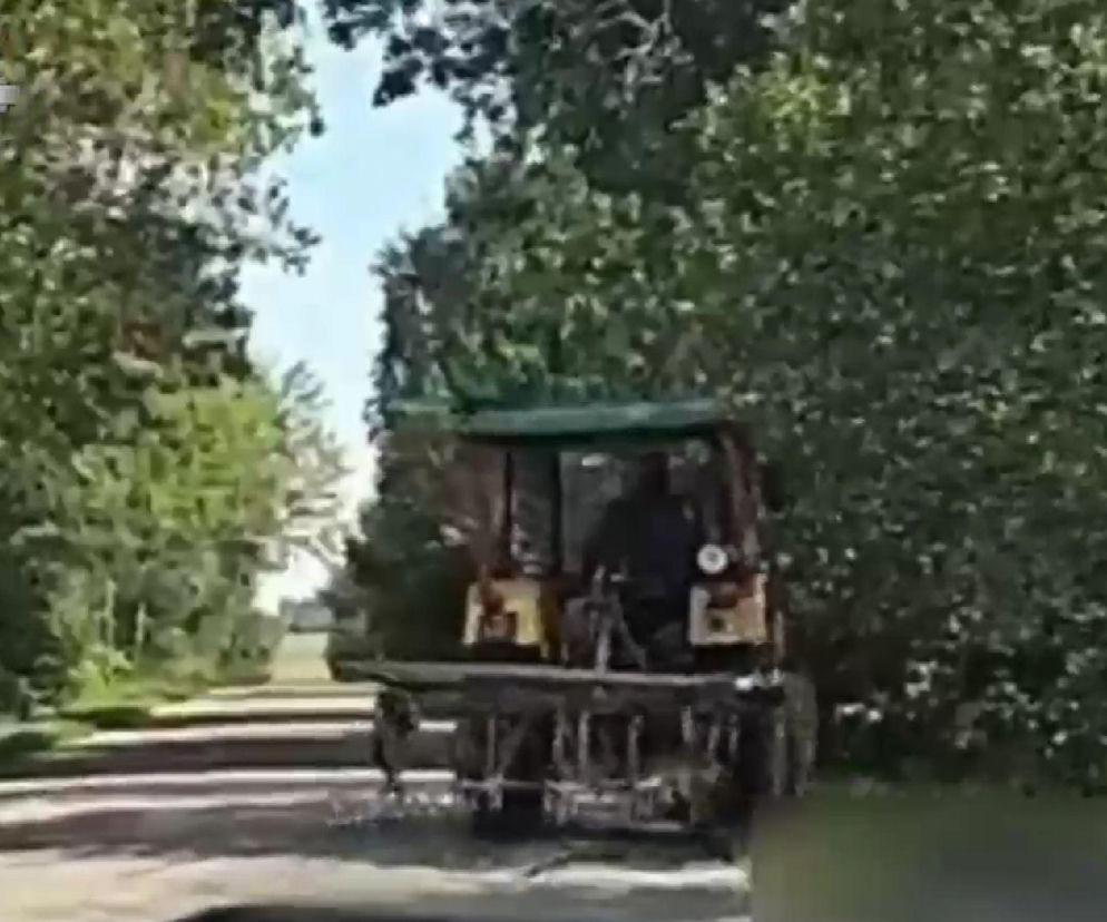 Pijany traktorzysta jechał zygzakiem. Świadkowie odebrali 70-latkowi kluczyki