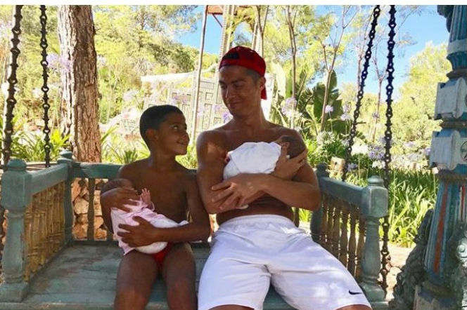 Cristiano Ronaldo pokazał zdjęcie ze wszystkimi swoimi dziećmi