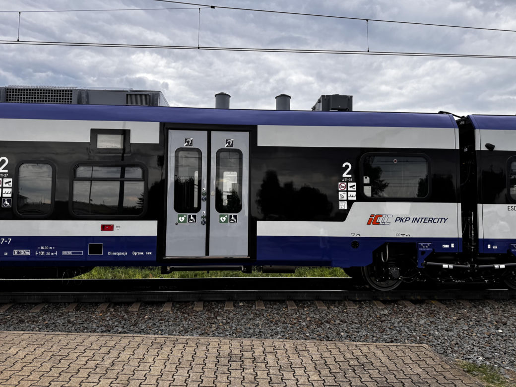 Tak wygląda nowy pociąg PKP Intercity. Zajrzeliśmy do środka!