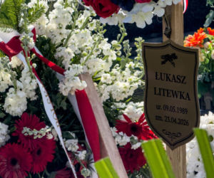 Tak wygląda grób Łukasza Litewki dzień po pogrzebie. Widok rozdziera serce