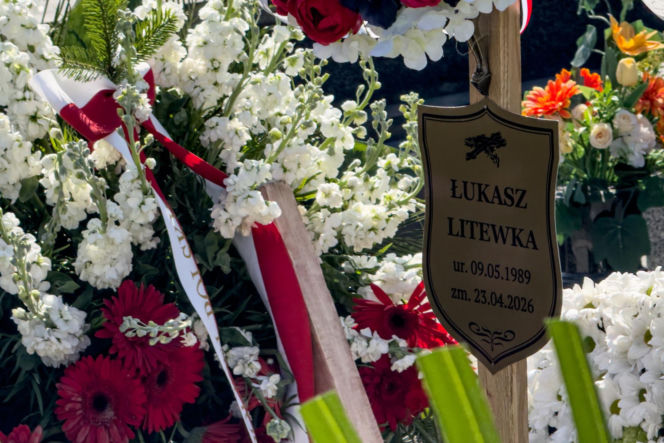 Tak wygląda grób Łukasza Litewki dzień po pogrzebie. Widok rozdziera serce