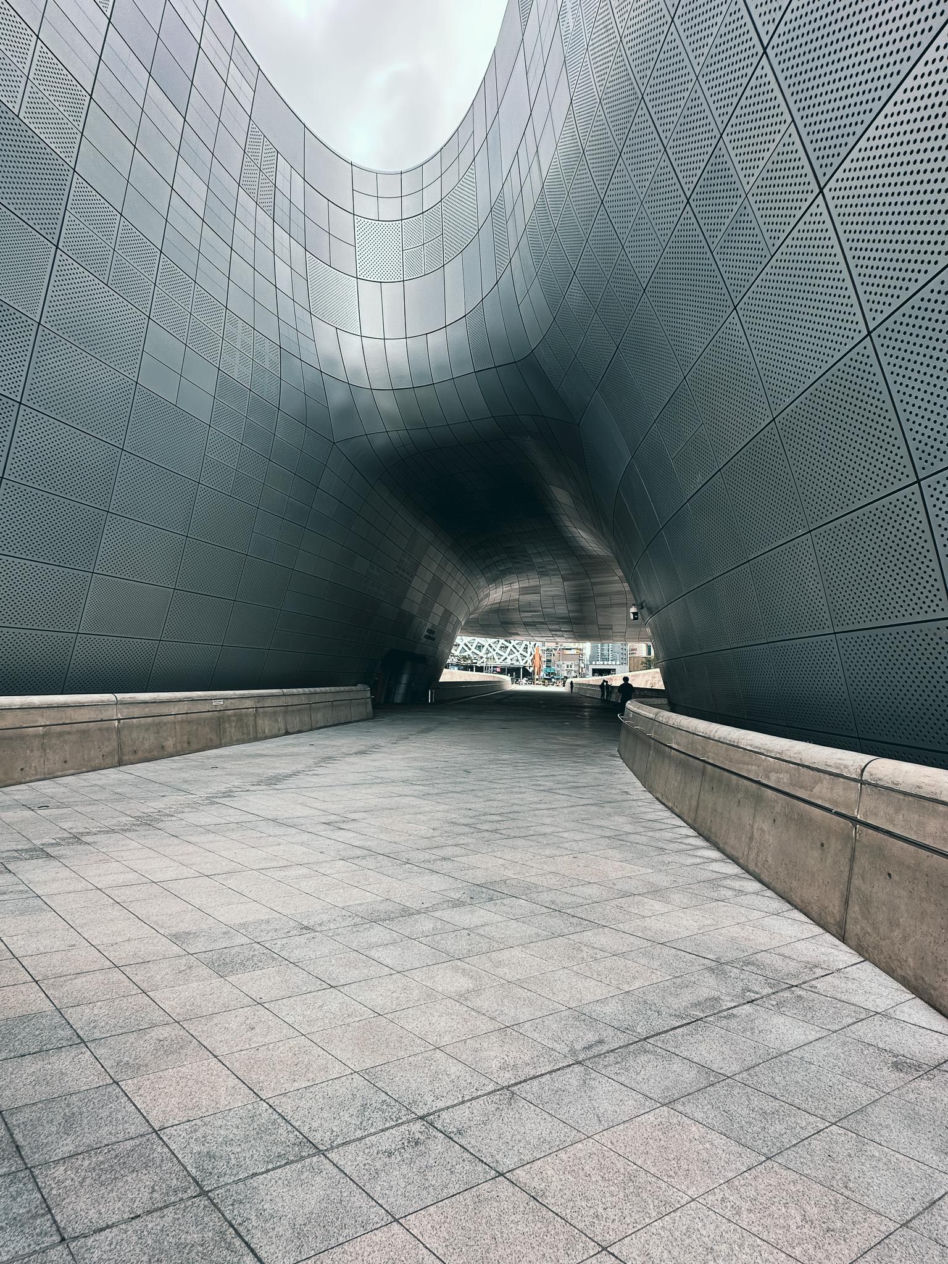 Zaha Hadid i jej Dongdaemun Design Plaza w Seulu