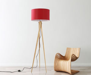 Lampa podłogowa z czerwonym kloszem