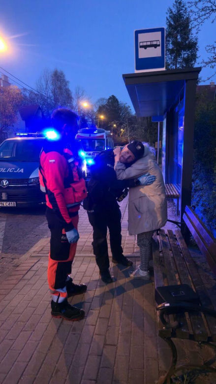 Dzięki szybkiej reakcji policjantów seniorka trafiła do szpitala