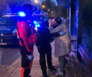 Dzięki szybkiej reakcji policjantów seniorka trafiła do szpitala