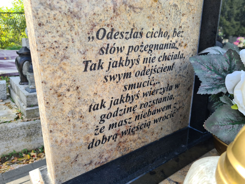 Para narzeczonych zmarła w Holandii. Napisy na grobach Wiktorii i Konrada sprawiają, że pęka serce 