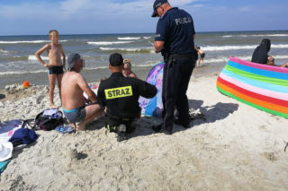 HORROR na plaży koło Mielna. Wezwano ratowników, pilna akcja służb